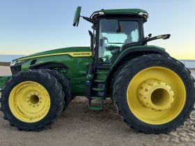 2023 John Deere 8R250 04541